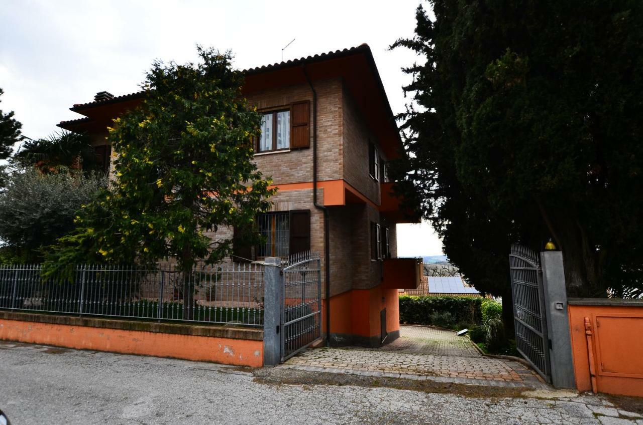 La Violetta Villa Camerano Bagian luar foto